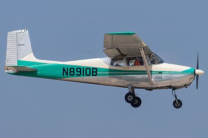 N8910B aircraft